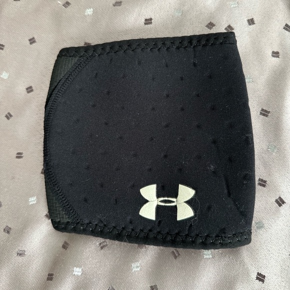 Under Armour Knee Sleeve - Picture 1 of 5